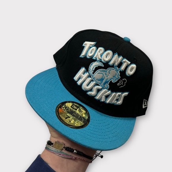 New Era Toronto Huskies Fitted Cap - Picture 1 of 4